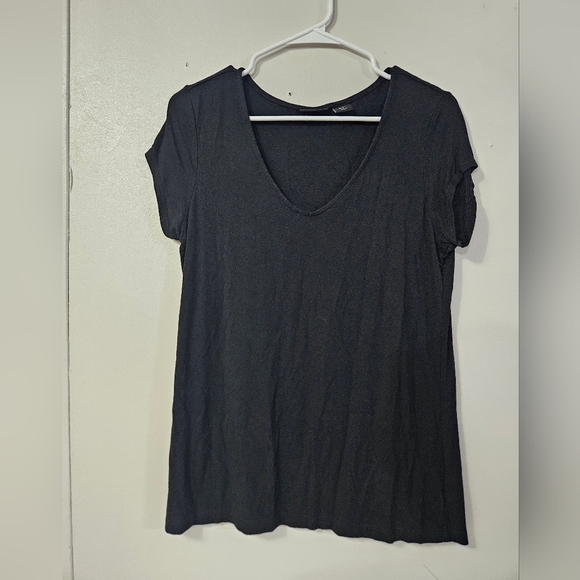Tahari Casual Black Short Sleeve Tee! - Picture 1 of 5